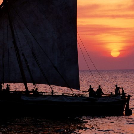 Dhow_in_sunset-2