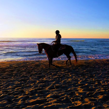 Horse_riding_on_the_beach-1